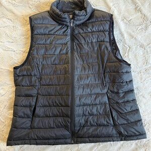 Amazon Essentials Black Puffer Vest